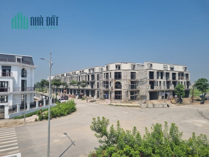 EM CẦN NHƯỢNG LẠI SUẤT NGOẠI GIAO CĂN NV DT 123M2, GIÁ RẺ NHẤT BẢNG HÀNG 5,6 TỶ