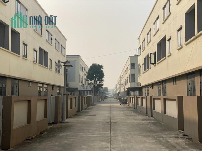 Chính chủ gửi bán căn áp góc phố đi bộ 120m2 Centa City Vsip giá chỉ 6.x tỷ