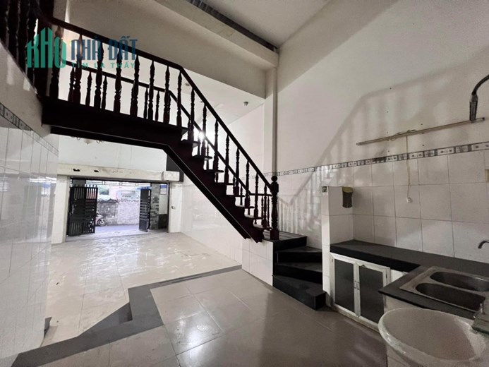 Nhà MT kinh doanh sát đường Tô Ngọc Vân, P. Tam Bình, dt 121m2 giá 9 Tỷ