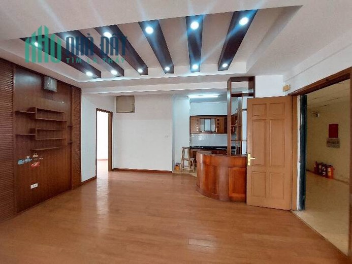 Cắt lỗ 11 tỷ nhà mặt phố Tam Trinh 210m2 sổ đỏ giá hạ còn 52.5 tỷ