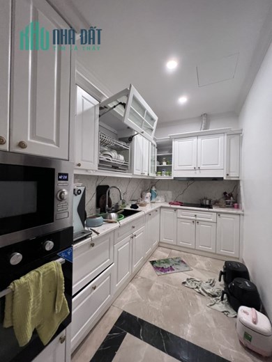 Bán nhà bt phố Dương Đình Nghệ dt 75 m2 x 4 t mặt tiền 6 m đường 3 ô tô giá 25,5 tỷ