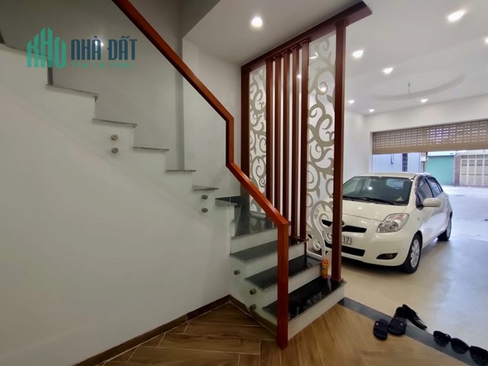 Bán nhà đường Ngọc Thụy, Long Biên 46m2x5T gara ô tô, phân lô, ô tô tránh 6,5 tỷ
