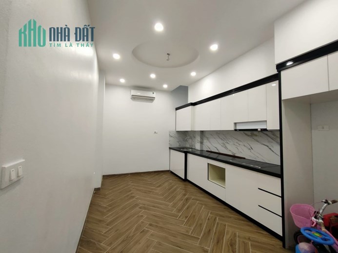 Bán nhà đường Ngọc Thụy, Long Biên 46m2x5T gara ô tô, phân lô, ô tô tránh 6,5 tỷ