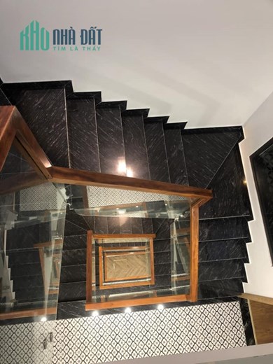 Bán nhà đường Ngọc Thụy, Long Biên 46m2x5T gara ô tô, phân lô, ô tô tránh 6,5 tỷ