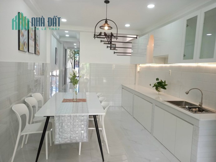Cho thuê nhà mới nguyên căn mặt tiền QL50 Bình Hưng, Giá 15 Triệu