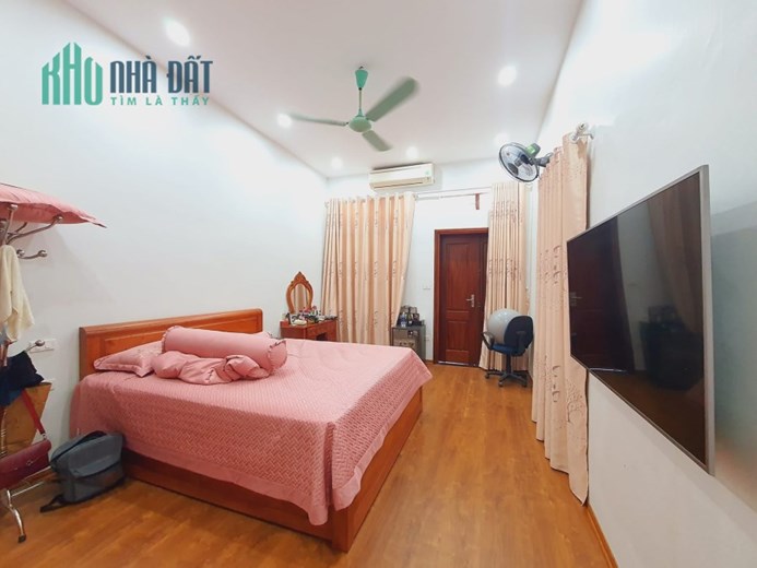 Mặt phố Yên Lạc, Hai Bà Trưng, kinh doanh, ô tô vào nhà, hai mặt thoáng. DT 90m, 3 tầng, mặt tiền