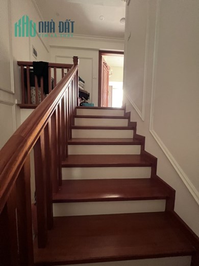Bán nhà chính chủ BT A10 Nguyễn Chánh 75m², MT 6 m xây 4 tầng đẹp đường 8m giá 25 tỷ.