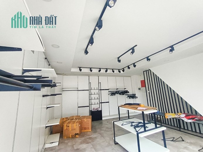 Cho thuê nhà mặt tiền Lý Chính Thắng Q3, ngang 6m 1 trệt,2 lầu full nt shop