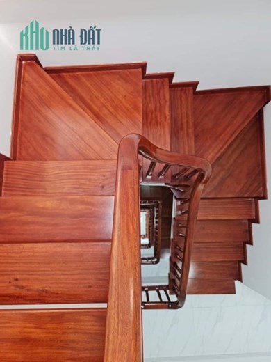 Bán nhà ngõ 216 Đê La Thành, ngõ rộng nông, gần phố, 6 phòng ngủ, 36m2, 5t, mt 3,4m
