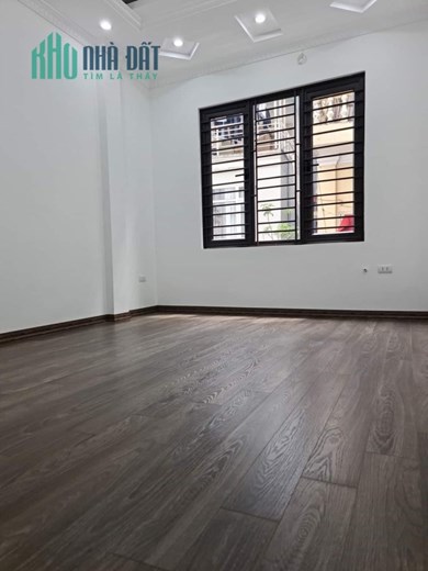 Bán nhà ngõ 216 Đê La Thành, ngõ rộng nông, gần phố, 6 phòng ngủ, 36m2, 5t, mt 3,4m