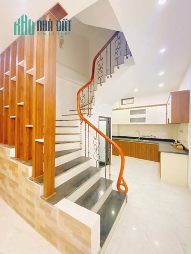 Bán nhà Văn Cao,gần mặt phố,ngõ thông,5phut ra Hồ Tây,39m2,5T,mt:4,8m