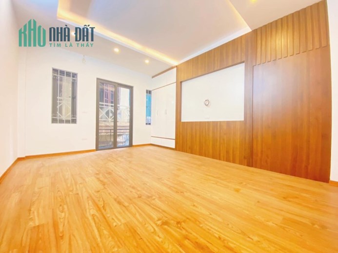 Bán nhà Văn Cao,gần mặt phố,ngõ thông,5phut ra Hồ Tây,39m2,5T,mt:4,8m