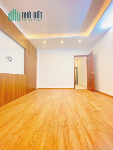 Bán nhà Văn Cao,gần mặt phố,ngõ thông,5phut ra Hồ Tây,39m2,5T,mt:4,8m