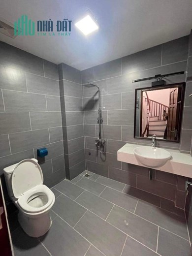 Bán nhà Nguyễn Sơn ô tô tránh 30m, nhà dân xây 5 tầng 3.x tỷ chủ thiện chí thương lượng, khu vực