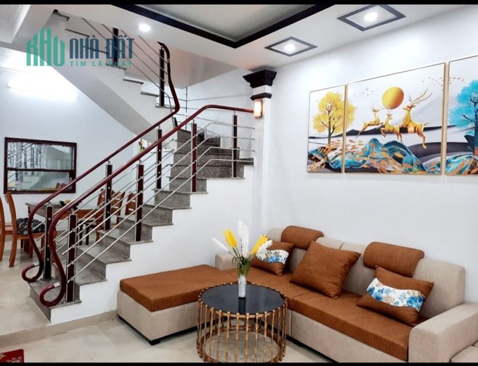 Bán nhà ngõ 19 Chùa Hàng, diện tích 66m 3 tầng độc lập GIÁ 2.6 tỉ