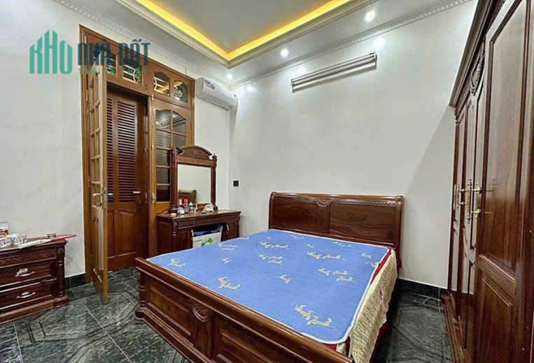 Bán Biệt Thự khu Cao Cấp tuyến 2 Lạch Tray 3 tầng, GIÁ 16.5 tỉ hướng Đông Nam