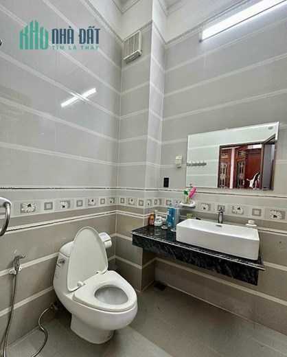 Bán Biệt Thự khu Cao Cấp tuyến 2 Lạch Tray 3 tầng, GIÁ 16.5 tỉ hướng Đông Nam