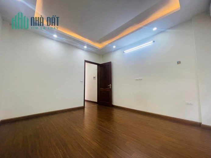BÁN NHÀ _Quan Hoa _ CHỦ HẠ CHÀO 300TR CÒN 6.7 TỶ  41M2  5 TẦNG MẶT TIỀN 4M  

PHÂN LÔ - 10M Ô TÔ