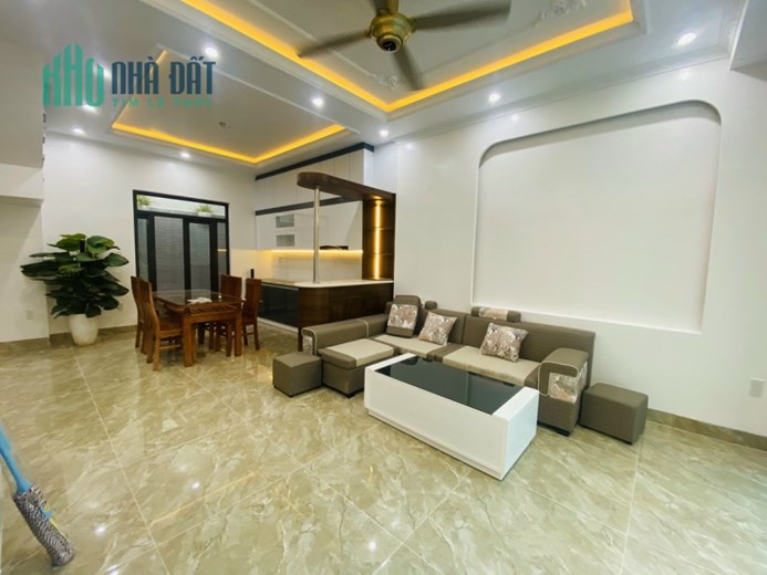 Bán nhà xây mới tinh mặt ngõ Chợ Hàng Cũ, 59m 4 tầng sân cổng riêng, GIÁ 3.95 tỉ
