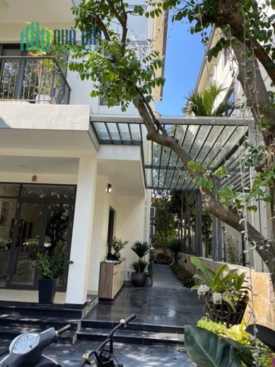 Biệt thự Cổ Nhuế 136.9m2, vỉa hè ô tô tránh 4 tầng MT 8.2m giá 12.5tỷ