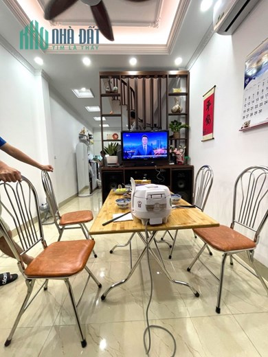 Bán ngôi nhà 58m2 phố Nghi Tàm, Tây Hồ Ô tô đỗ cửa 5 phòng Ô tô phi 10m 6.7 Tỷ