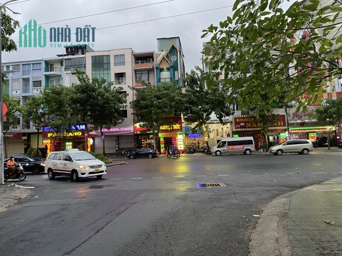 Ngộp bán nhà 5 tầng mặt tiền đường Hoa - Phan Xích Long , phường 7 , quận Phú Nhuận