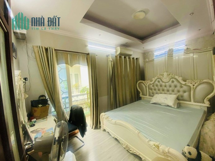 Ngộp bán nhà 5 tầng mặt tiền đường Hoa - Phan Xích Long , phường 7 , quận Phú Nhuận