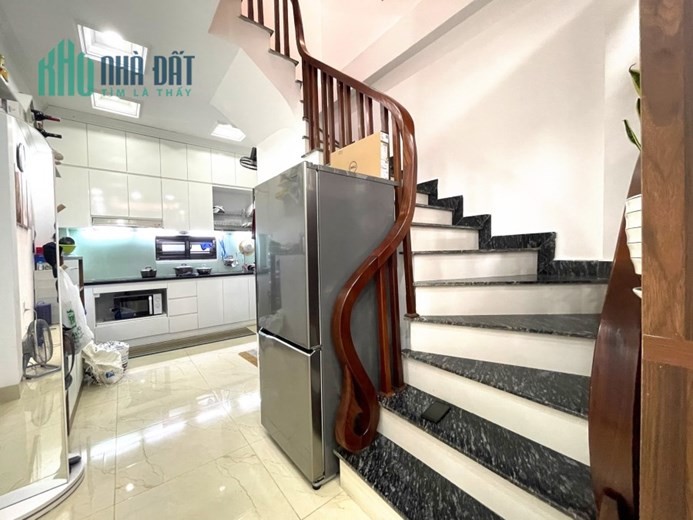 Bán căn nhà 55m2 phố Nghi Tàm, Tây Hồ Ô tô đỗ cửa 5 phòng Ô tô tránh 10m 6.9 Tỷ