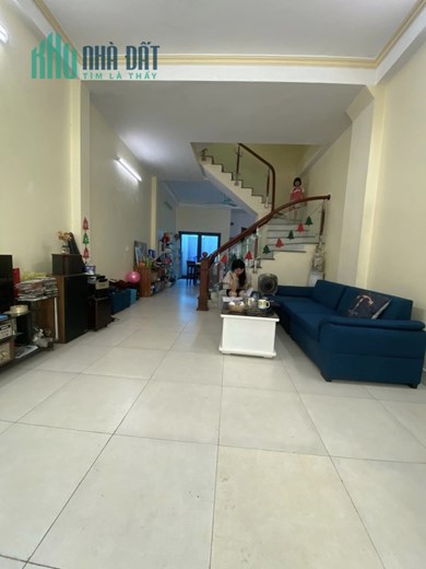 Bán ngôi nhà 56m2 phố Nghi Tàm, Tây Hồ Ô tô đỗ cổng 5 phòng ngủ Ngõ Ô tô tránh 10m 6.7 Tỷ