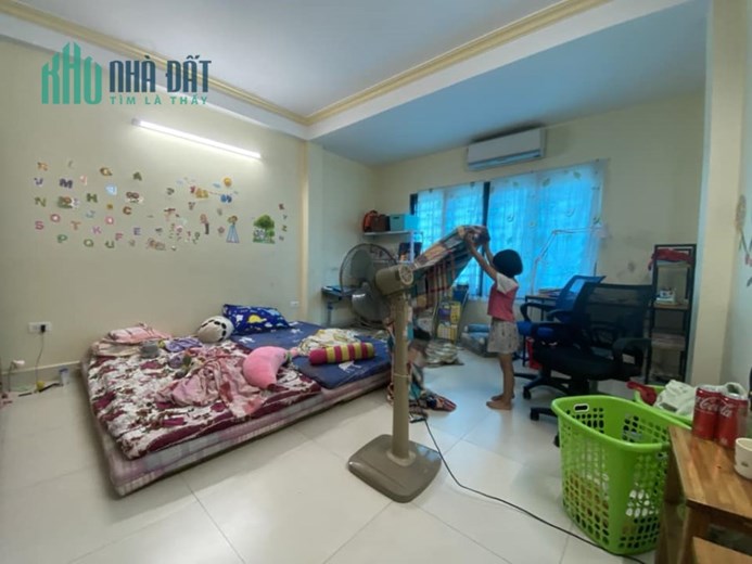 Bán ngôi nhà 56m2 phố Nghi Tàm, Tây Hồ Ô tô đỗ cổng 5 phòng ngủ Ngõ Ô tô tránh 10m 6.7 Tỷ