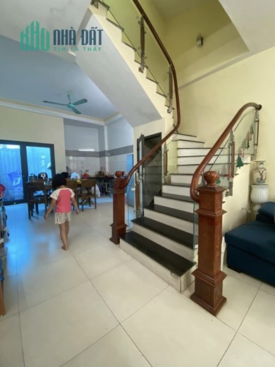 Bán căn nhà 57m2 phố Nghi Tàm, Tây Hồ Ô tô đỗ cổng 5 phòng 10m 2 Ô tô tránh 6.6 Tỷ