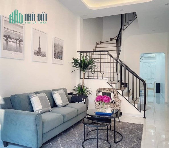 Bán ngôi nhà 58m2 phố Nghi Tàm, Tây Hồ Ô tô đỗ cổng 5 phòng ngủ 10m Ô tô đua 6.9 Tỷ