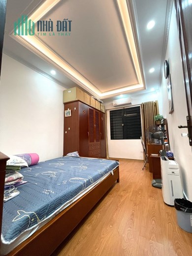 Bán căn nhà 56m2 phố Nghi Tàm, Tây Hồ Ô tô đỗ cổng 5 phòng ngủ 2 Ô tô tránh 10m 6.7 Tỷ
