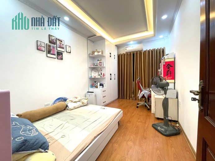 Bán ngôi nhà 55m2 phố Nghi Tàm, Tây Hồ Ô tô đỗ cổng 5 ngủ Ngõ 2 Ô tô tránh 10m 6.5 Tỷ