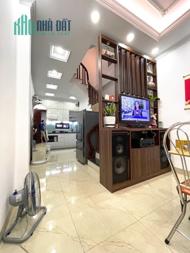 Bán ngôi nhà 58m2 phố Nghi Tàm, Tây Hồ Ô tô đỗ cửa 5 phòng ngủ 10m Ô tô phi 6.5 Tỷ