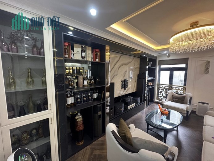 Bán ngôi nhà 107m2 phố Nghi Tàm, Tây Hồ Biệt thự VIP Thang máy Ngõ Ô tô tránh 10m 19.5 Tỷ