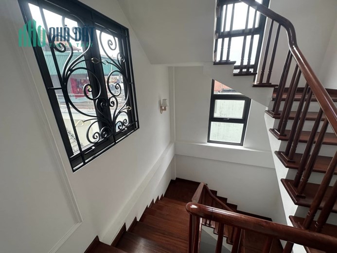 Bán ngôi nhà 108m2 phố Nghi Tàm, Tây Hồ Biệt thự Đẳng cấp Thang máy Nhập khẩu 10m ngõ 2 Ô tô tránh