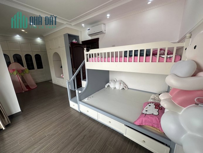 Bán ngôi nhà 107m2 phố Nghi Tàm, Tây Hồ Biệt thự Đẳng cấp Thang máy XỊN 10m 2 Ô tô tránh 19.9 Tỷ