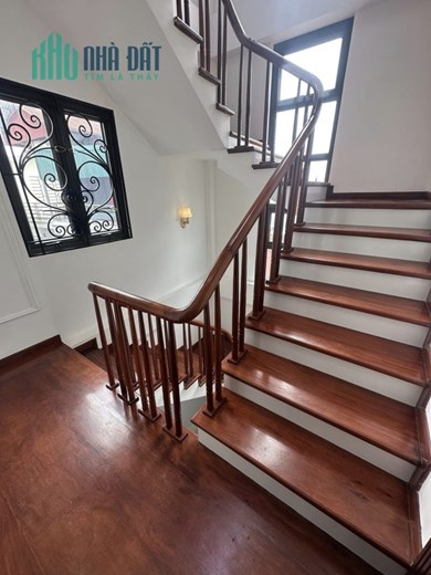Bán ngôi nhà 107m2 phố Nghi Tàm, Tây Hồ Biệt thự Hưởng thụ Thang máy Nhập khẩu 2 Ô tô tránh 10m