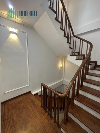 Bán nhà 109m2 phố Nghi Tàm, Tây Hồ Biệt thự Nghỉ dưỡng Thang máy Nhật Ô tô tránh 10m 19.5 Tỷ