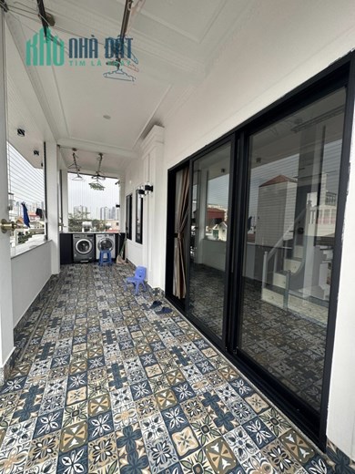 Bán căn nhà 108m2 phố Nghi Tàm, Tây Hồ Biệt thự Hưởng thụ Thang máy 10m Ô tô phi 19.6 Tỷ