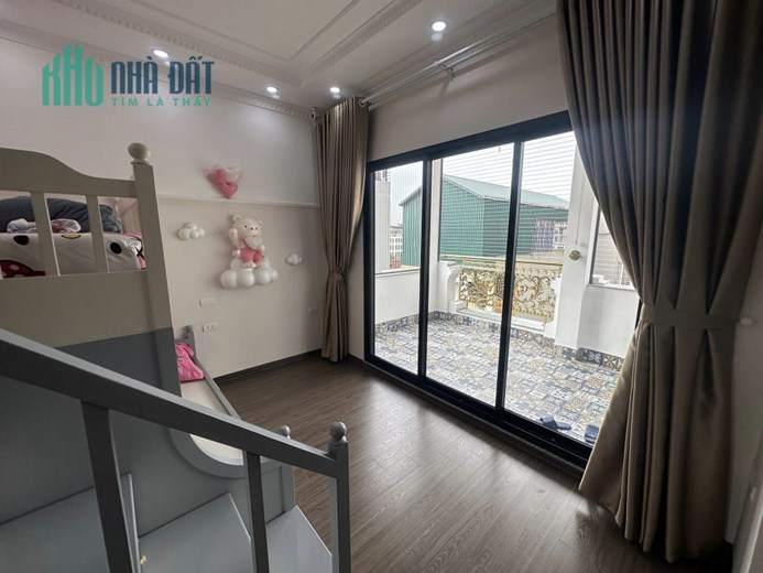 Bán nhà 106m2 phố Nghi Tàm, Tây Hồ Biệt thự VIP Thang máy XỊN 10m Ô tô đua 19.9 Tỷ