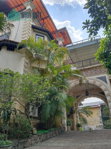 TÒA BIỆT THỰ , SÂN VƯỜN, KINH DOANH ĐỈNH CAO VỚI THƯƠNG HIỆU NHÀ HÀNG LƯU GIA TRANG ĐẲNG CẤP 5 SAO