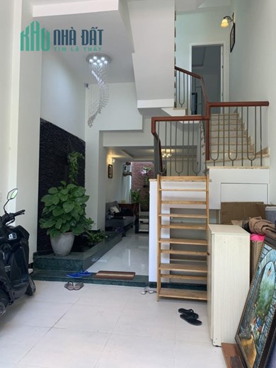 Bán nhà đường CMT8  - Quận Tân Bình - HXH - 3Tầng - Chỉ 4Tỷ.