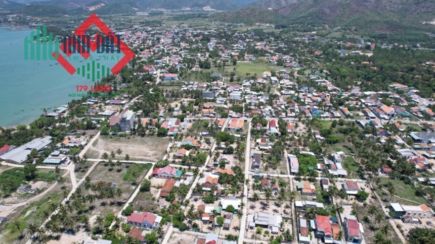 Lô Góc Thôn Xuân Tự 1 - Vạn Hưng - Vạn Ninh Cần Bán  470m2 , có 100m2 thổ cư 8,5 triệu / m2