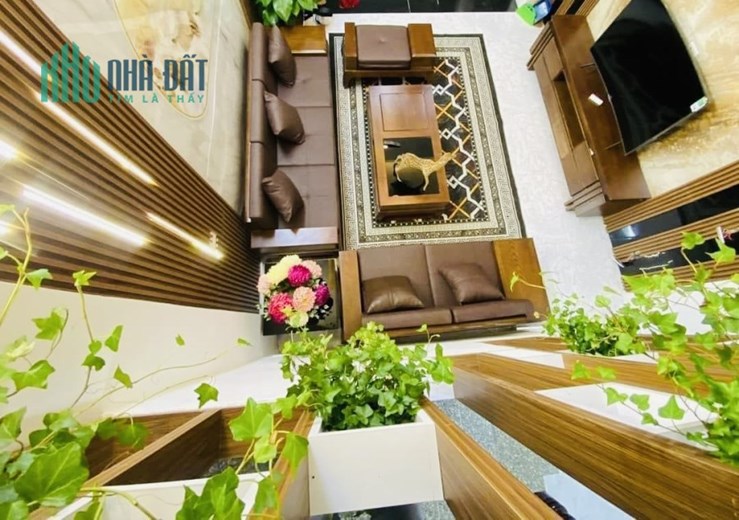 Bán Hiếm nhà PHÂN LÔ – Ô TÔ ĐỖ CỬA 35Mx6T Lạc Long Quân nhỉnh 5 tỷ
