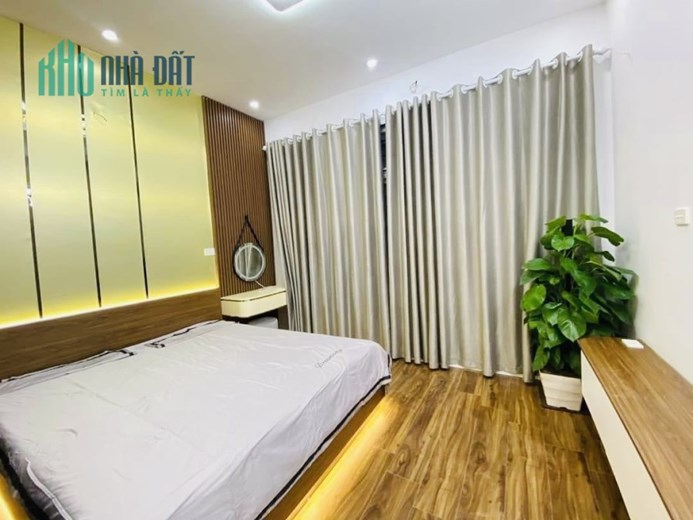 Bán Hiếm nhà PHÂN LÔ – Ô TÔ ĐỖ CỬA 35Mx6T Lạc Long Quân nhỉnh 5 tỷ