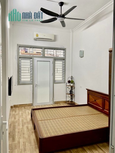 HIẾM. Chỉ hơn 2 tỷ có ngay nhà Ngọc Lâm, Long Biên. Ở ngay. Gần 30m2, 3PN. 0977 399 523