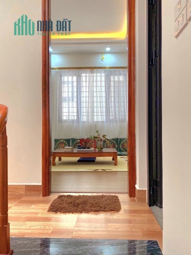 Nhà Ngọc Thuỵ, Dt 32m, nhà 5 tầng, 3 ngủ, giá hơn 3 tỷ.