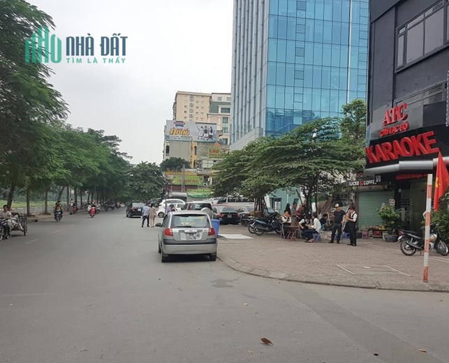 View 2 hồ Chỉ 16 tỷ bán luôn nhà Ngõ Ô tô tránh nhau - Nguyễn Ngọc Vũ 70m2x7T, MT 4,5m, sđcc